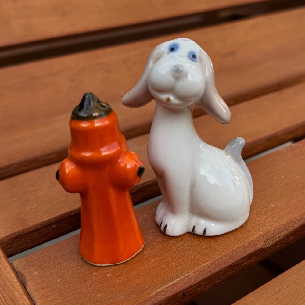 Vintage salt and pepper shakers Fire hydrant‎ White and Orange Dog Figurine Set